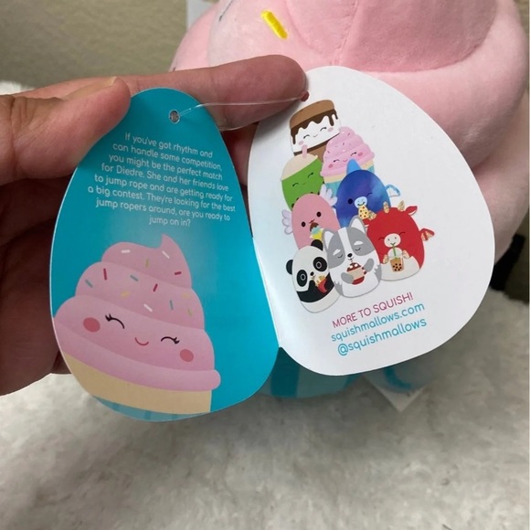 Squishmallows Deidre the Cupcake 8" Stuffed Plush - Picture 4 of 4